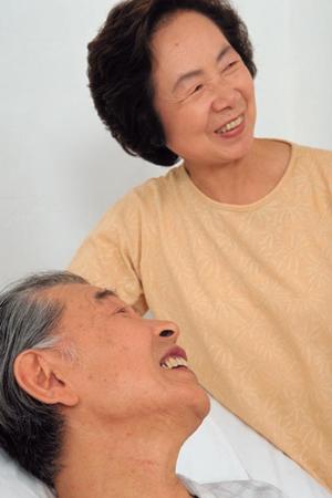 多くの歯を失った人のための新しいインプラント治療